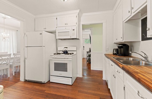 Saint Simons Island House | Cute Beach House w/Heated Pool Sleeps 10 walk to beach