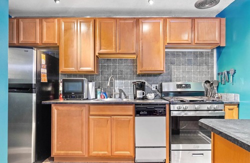 Gainesville Condo | Cute Condo Close to Campus - Walk to Shands/Pool!