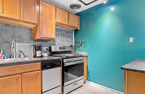 Gainesville Condo | Cute Condo Close to Campus - Walk to Shands/Pool!