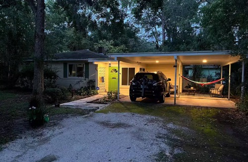 Gainesville House | Cute vintage camper near UF, downtown