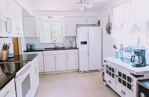 Walsingham House | Dancing Seahorse Beach House with Heated Pool!