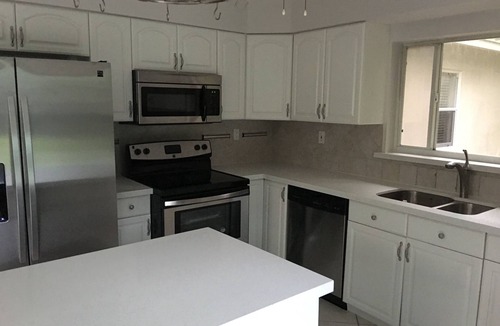 Boca Raton Cottage | Darling Cottage in East Boca close to beach, restaurants, and shopping