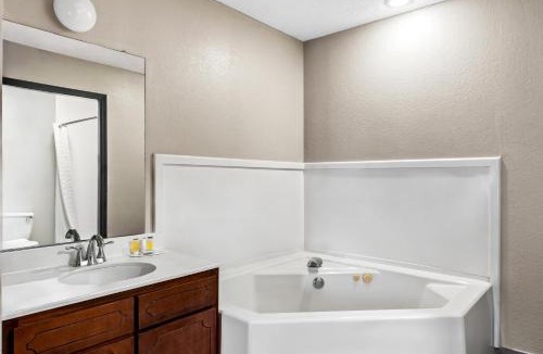 Bainbridge Hotel | Days Inn by Wyndham Bainbridge