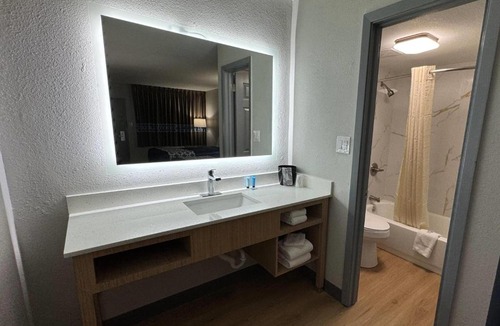 Gainesville Hotel | Days Inn by Wyndham Gainesville Hospital - University Area