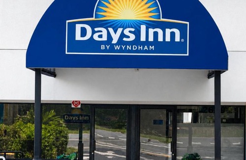 Gainesville Hotel | Days Inn by Wyndham Gainesville Hospital - University Area