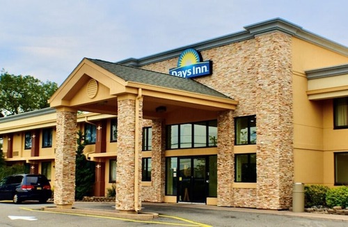 Wayne Hotel | Days Inn by Wyndham Wayne