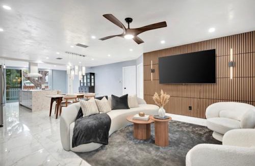Daytona Beach House | Daytona 500 Retreat Renovated 5 Bedroom Oasis