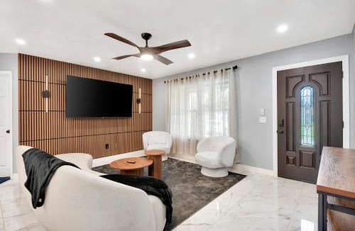 Daytona Beach House | Daytona 500 Retreat Renovated 5 Bedroom Oasis