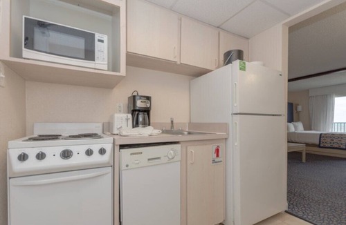 Daytona Beach Shores Villa | Daytona Beach | Couples Ocean Coast Retreat | Pool + Beach