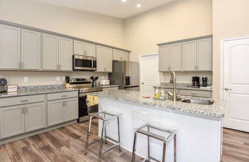Mcelroys Belleview Villa | Daytona Getaway,Walk to Beach,Game Room,Parking,AC