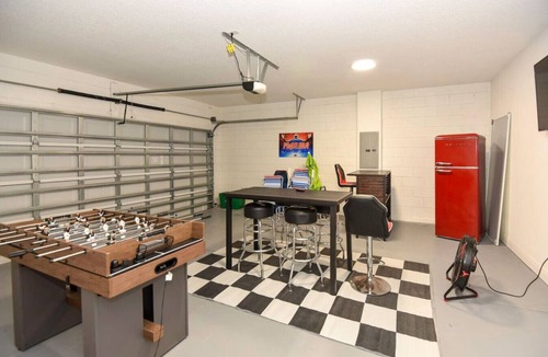 Mcelroys Belleview Villa | Daytona Getaway,Walk to Beach,Game Room,Parking,AC