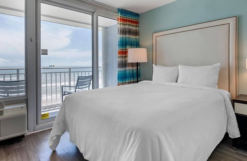 Daytona Beach Shores Resort | 🌴 Daytona Seabreeze✨ Experience Paradise in a 2BR Villa - Sleeps 6