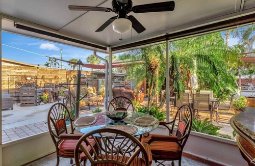 South Venice House | Daze Inn Between: lagoon pool mins to beaches