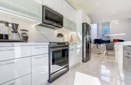 Coral Way House | Deco Delight: Central Hub