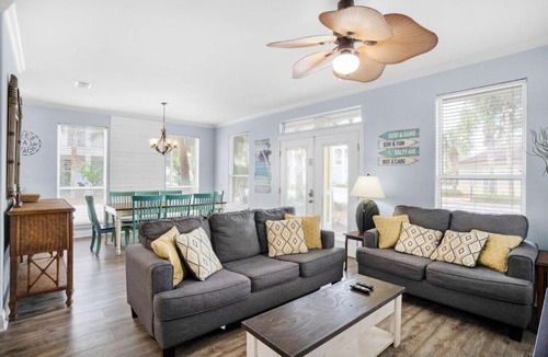 Villages of Crystal Beach House | Deja Blue- Pet friendly- Pool front