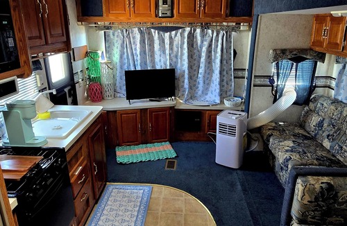 Matlacha House | Delightful 1-bedroom Waterfront RV on charming Matlacha Island