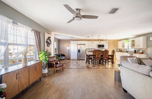 Brandon House | Delightful 4-bedroom house with pool in charming Brandon