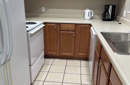 Auburn House | Delightful “Duesenburg” 2-bedroom,1 bath home in tranquil Auburn with central AC