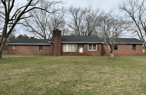 Marshallville House | Delightful Farmhouse 4-bedroom 2 full bathrooms located in Marshallville, GA