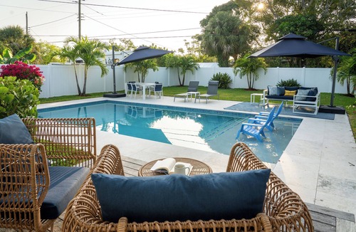 Osceola Park House | Delray Sunshine Cottage with Private Pool and Backdoor Oasis