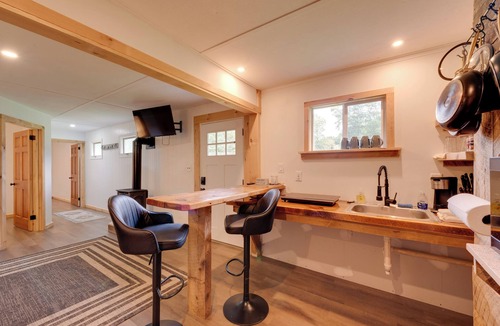 Hillsgrove Cabin | Deluxe Cabin A at Elk Creek Escape: Pet Friendly!