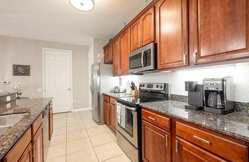 Florida Central Atlantic Coast Condo | Deluxe Condo At Vista Cay Sleeps 6 close to clubhouse and Convention Center