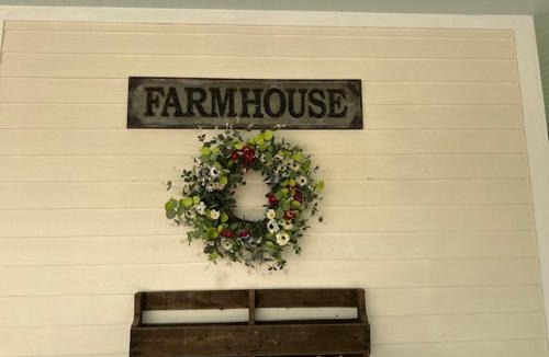 Alachua House | Deluxe Farm Studio Apt with Pool View