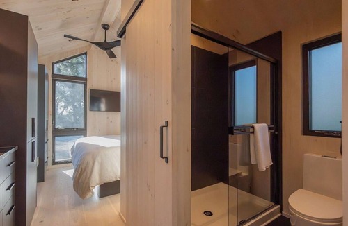 Bronson Resort | Deluxe One-Bedroom Resort Cabin