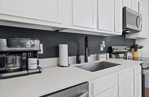 Springfield House | Designer 2BR | Historic Charm + Walk to Fun