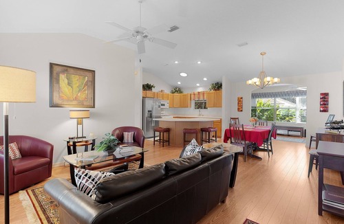 Woodbury House | Designer 3B/2B in the Village of Woodbury