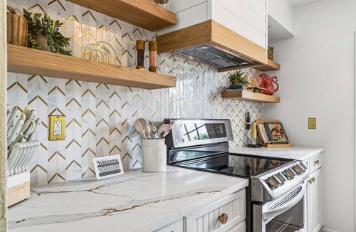 Park East House | Designer Sarasota Retreat w/Karaoke Lounge 30+ Nights Only