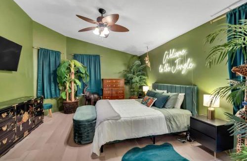 Sunrise House | Designer Stylish Villa by Sawgrass with Hot Tub and Arcade Games