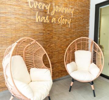 Mariner House | Designer Villa with Heated Pool, BBQ, Firepit, Ideal for Families & Groups