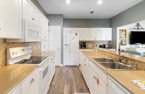Emerald Waters Village House | Destin Breeze | Pet Friendly, Private Pool and Four Bikes