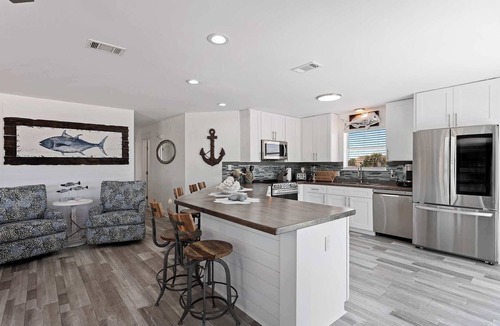 Holiday Isle House | Destin Home with Pool, Deeded Beach & Tiki Cruise