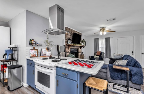 Mary Esther House | Deville: Fully Fenced, Smart TVs, Near 2 Beaches