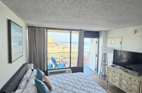 Schulte Park Apartment | Direct Beach Access! Ocean View, Cozy Studio Condo~Free Parking~Heated Pool