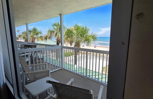 Ortona Park Apartment | Direct Oceanfront 1 bedroom w/kitchen & balcony