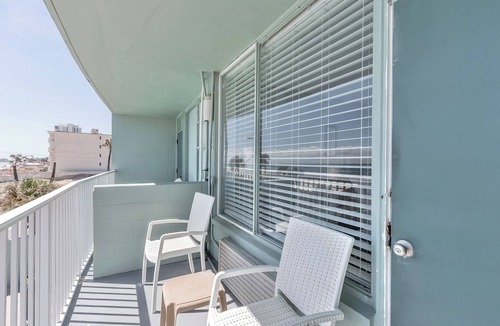 Seabreeze Historic District Apartment | Direct Oceanfront Condo - Amazing View and Soothing Breeze
