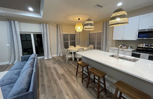 Nokomis House | Discount for 30+day stays, fast Wi-Fi, work desk! Pet friendly! Close to beaches