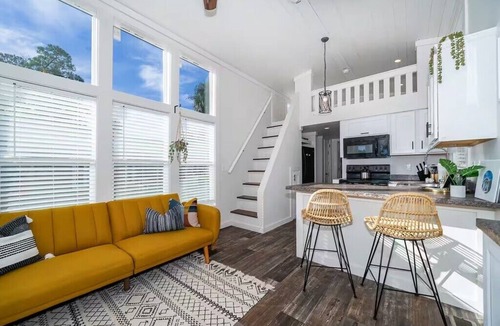 Kissimmee Cottage | Disney Area Tiny Home Escape