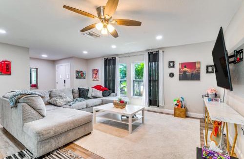 Spring Hill House | Disney Day Trips! Lakefront Home w/Heated Pool