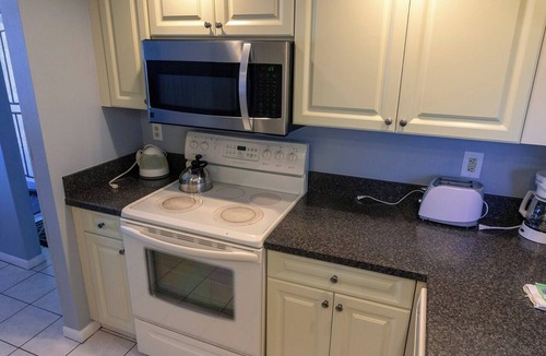 Trailer Estates Apartment | Dive Into Your Dream Vacation! 3 Great Units, Free Parking, Outdoor Pool