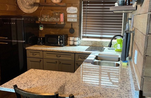 New Port Richey Apartment | ❤️Dixieland Delight❤️Studio. Pet friendly WITH FEE 🐕🐈❤️❤️❤️❤️❤️