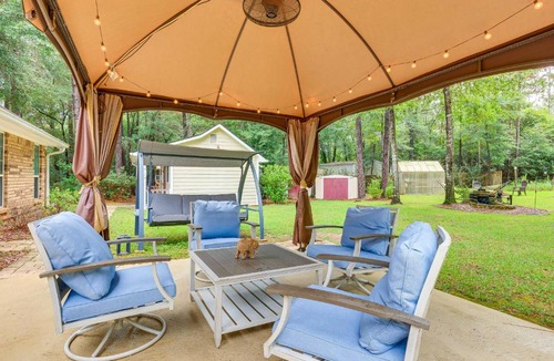 Semmes House | Dog-Friendly Alabama Retreat w/Patio & Fire Pit!