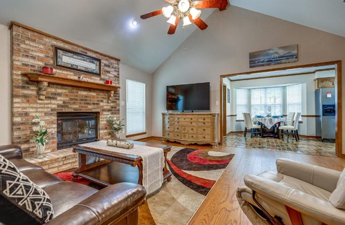 Semmes House | Dog-Friendly Alabama Retreat w/Patio & Fire Pit!