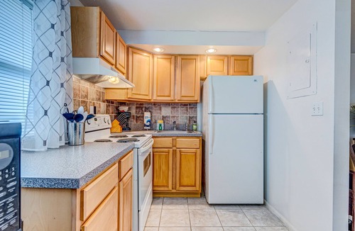 Port Canaveral Condo | Dog‑Friendly Beachside Condo — Short Drive to the Sand, AC & Beach Gear Included! 🌊
