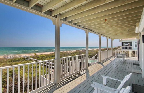 Treasure Beach Village House | Dog-friendly beachfront gem - community pool tennis washer&dryer central AC