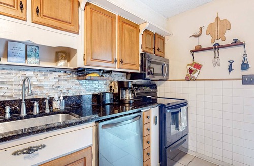 Perdido Bay Villas Condo | Dog-friendly coastal townhome with golf course views, patios, & washer/dryer
