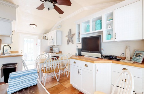 Ilexhurst Cottage | Dog-friendly cottage w/island views, shared pool & private patio - beach nearby